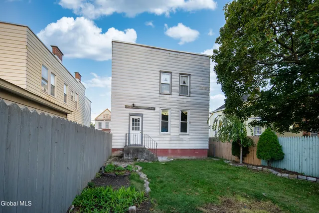 $1,600 | Undisclosed Address, Watervliet, NY 12189