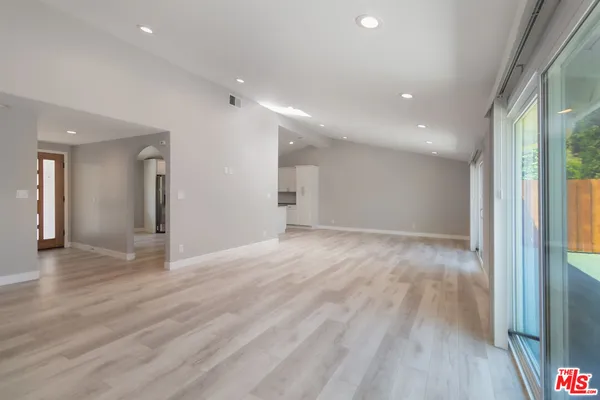 $4,950 | 5634 Mason Avenue, Woodland Hills, CA 91367