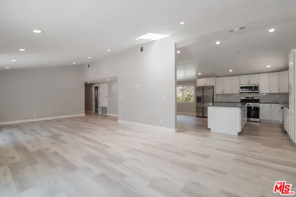$4,950 | 5634 Mason Avenue, Woodland Hills, CA 91367