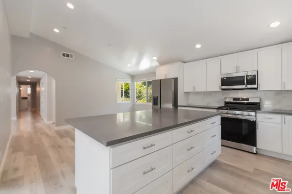 $4,950 | 5634 Mason Avenue, Woodland Hills, CA 91367