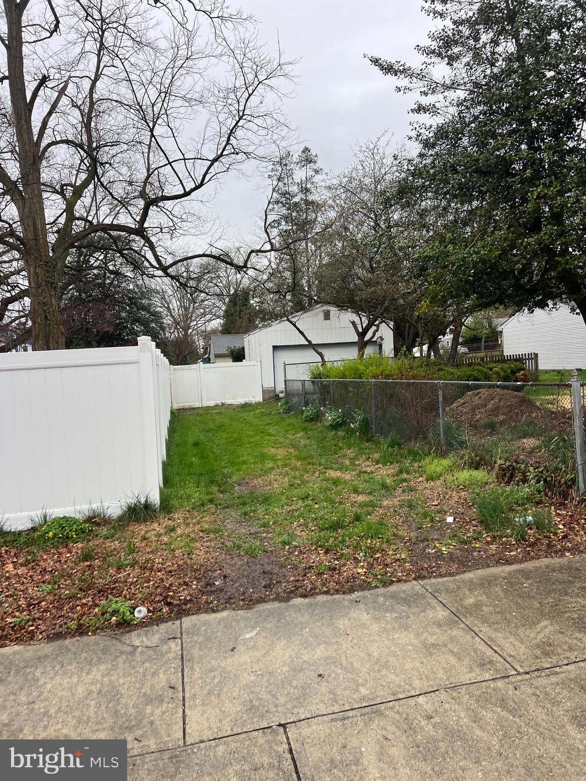 115 Ridgway Street Mount Holly, NJ 08060 - Photo 4 of 4 garage from street (easement to garage)