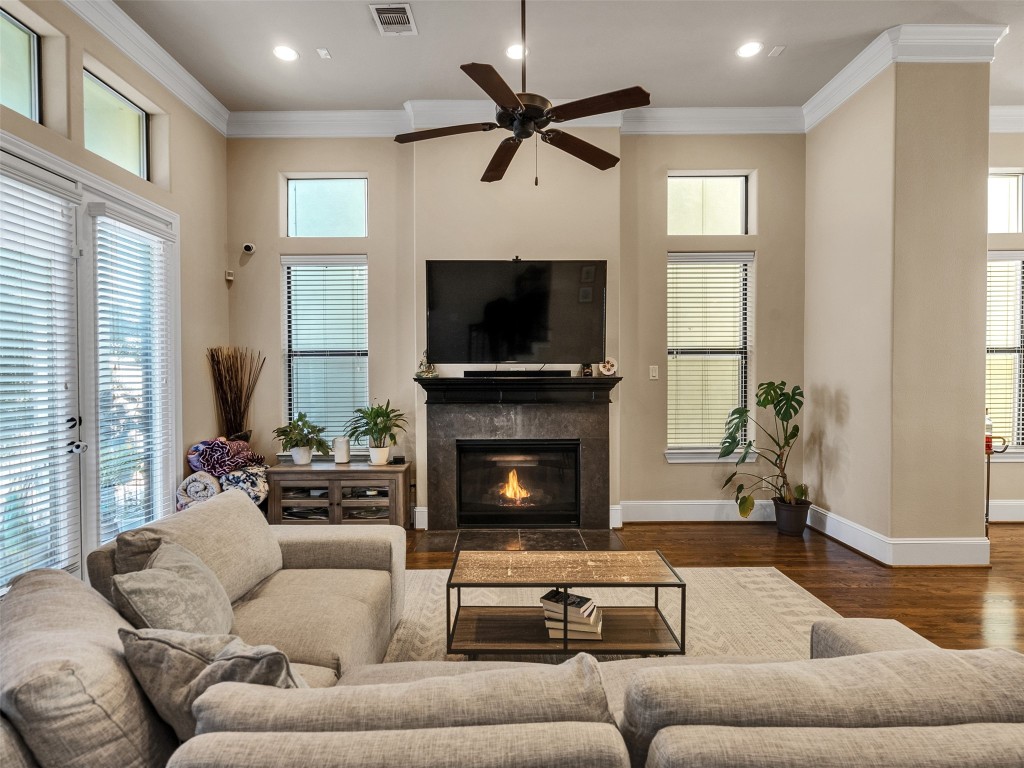 1877 Dart Street Houston, TX 77007 - Photo 3 of 41