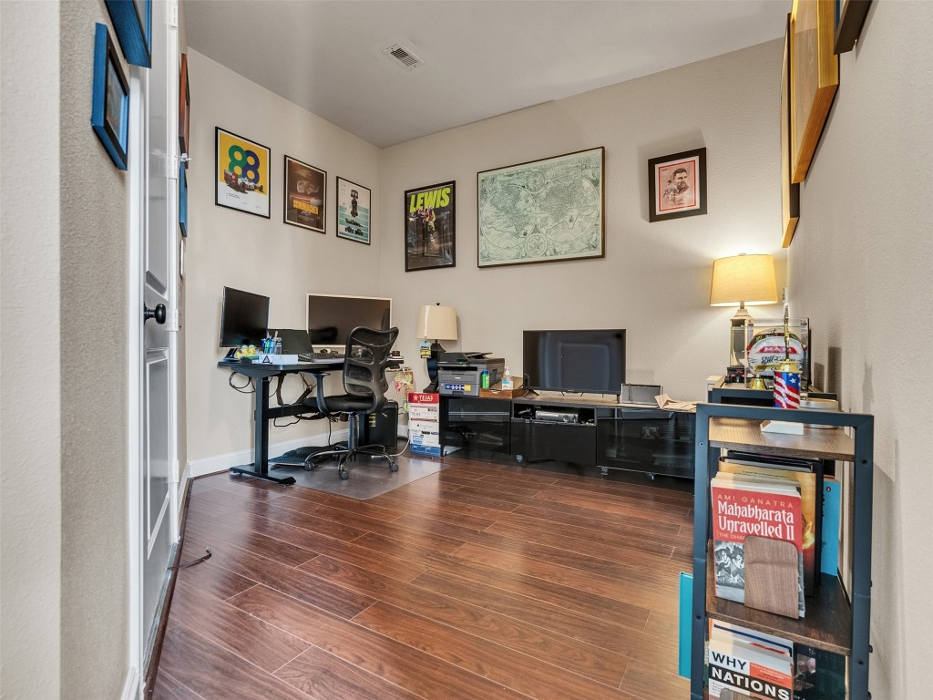 1877 Dart Street Houston, TX 77007 - Photo 8 of 41