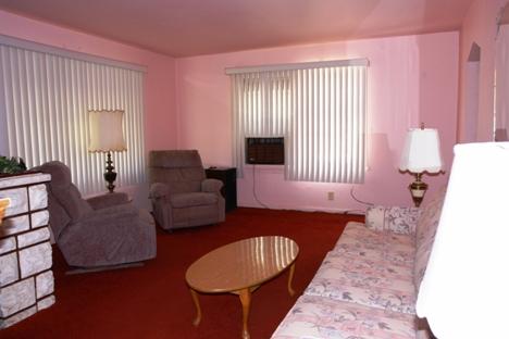 10851 Oak Avenue Chicago Ridge, IL 60415 - Photo 3 of 15 a living room with furniture and a flat screen tv