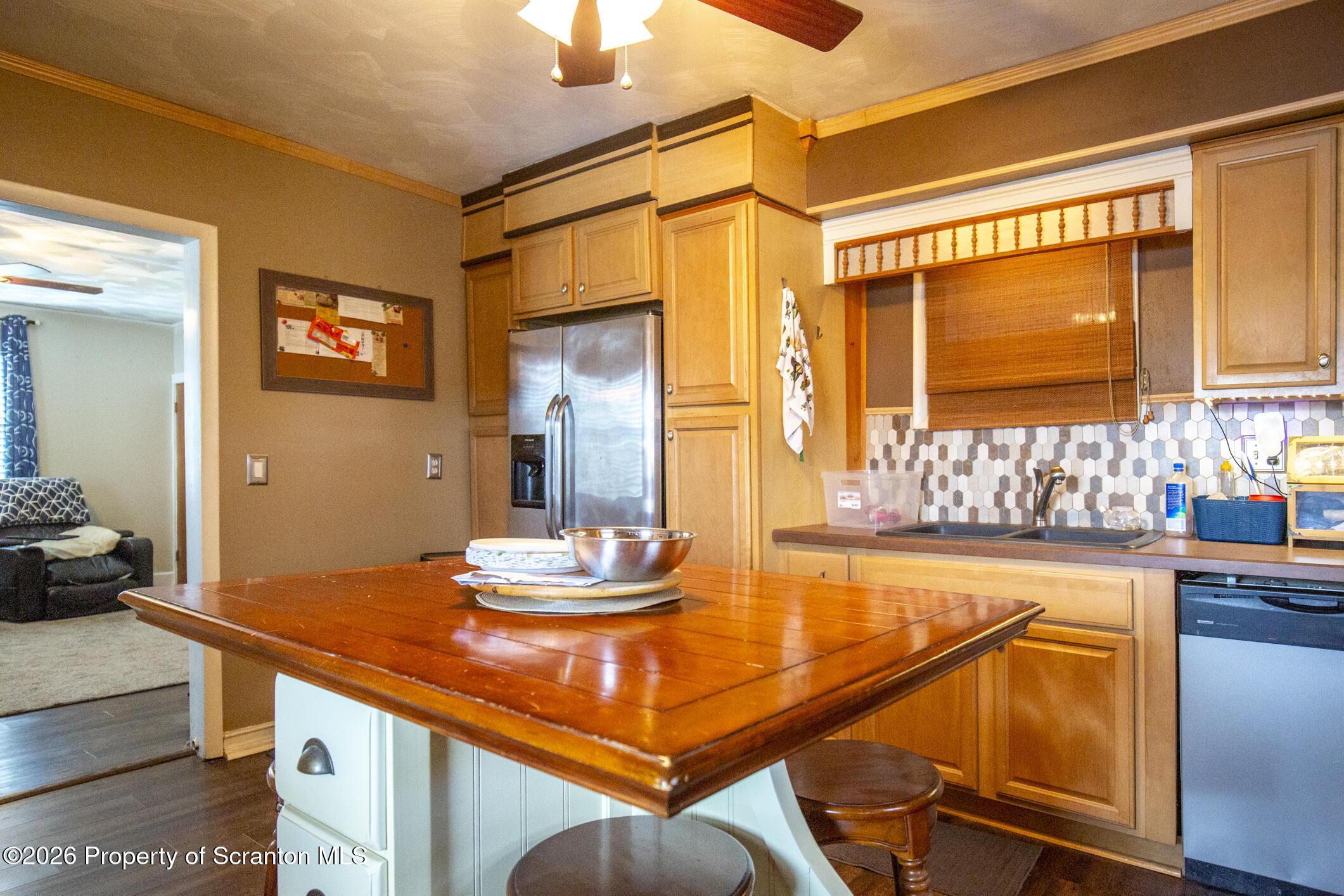 3245 Cedar Avenue Scranton, PA 18505 - Photo 20 of 37 a dining room with a table and chairs