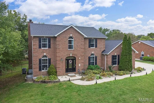 $375,000 | 4 Hill Valley Drive, Pocahontas, IL 62275