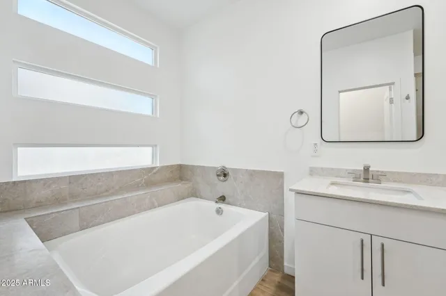 $3,095 | 225 North Pleasant Drive, Unit 30, Chandler, AZ 85225