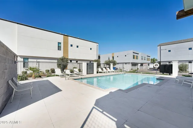 $3,095 | 225 North Pleasant Drive, Unit 30, Chandler, AZ 85225