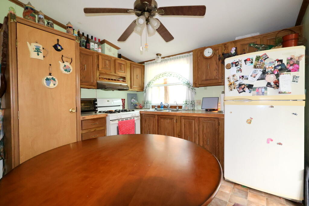 616 Tuttle Road Union City, MI 49094 - Photo 4 of 11 IMG_3507
