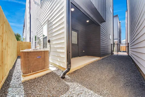 $565,000 | 923 Fisher Street, Unit E, Houston, TX 77018