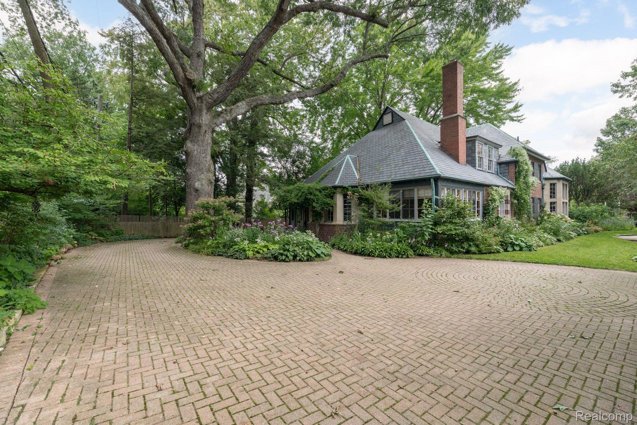 225 Touraine Road Grosse Pointe, MI 48236 - Photo 10 of 57 Gallery Image 10