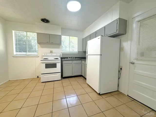 $1,625 | 4509 Versailles Drive, Pensacola, FL 32505