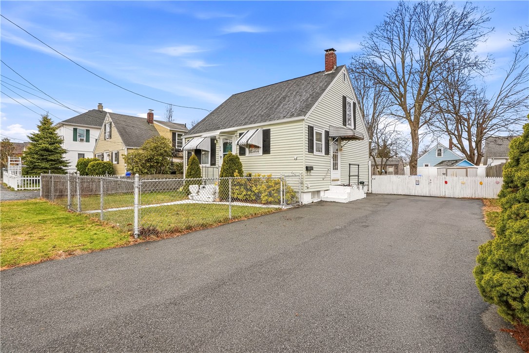 26 Pembroke Avenue Pawtucket, RI 02860 - Photo 1 of 34