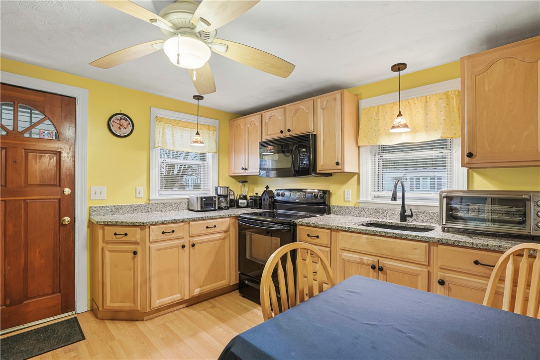 26 Pembroke Avenue Pawtucket, RI 02860 - Photo 15 of 34