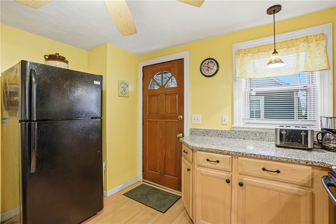 26 Pembroke Avenue Pawtucket, RI 02860 - Photo 17 of 34
