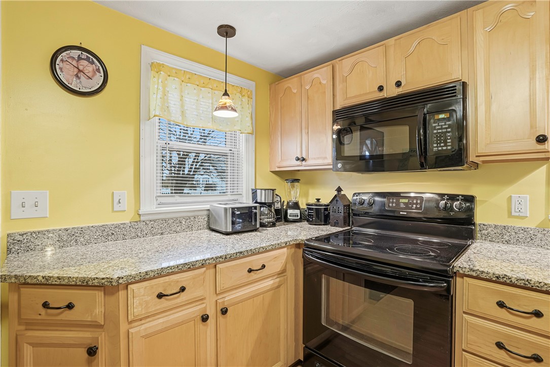26 Pembroke Avenue Pawtucket, RI 02860 - Photo 18 of 34