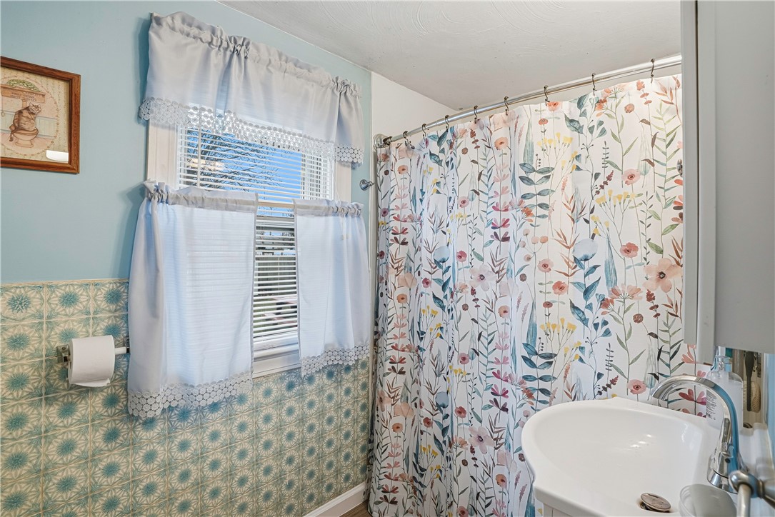 26 Pembroke Avenue Pawtucket, RI 02860 - Photo 19 of 34