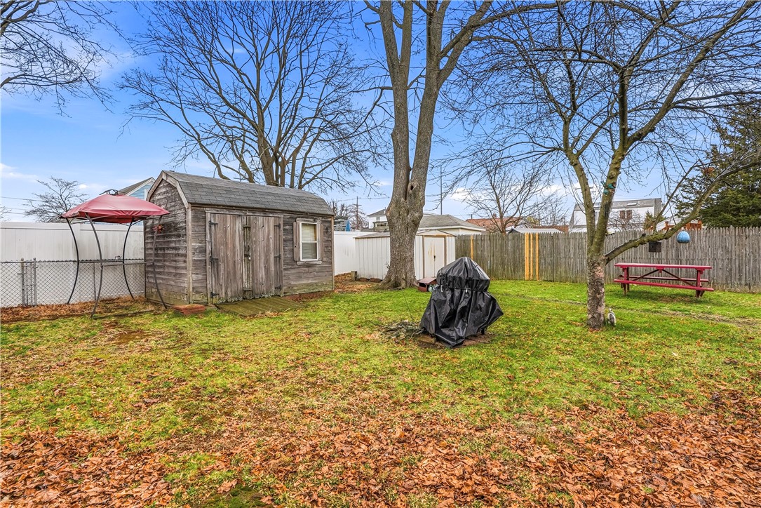 26 Pembroke Avenue Pawtucket, RI 02860 - Photo 29 of 34
