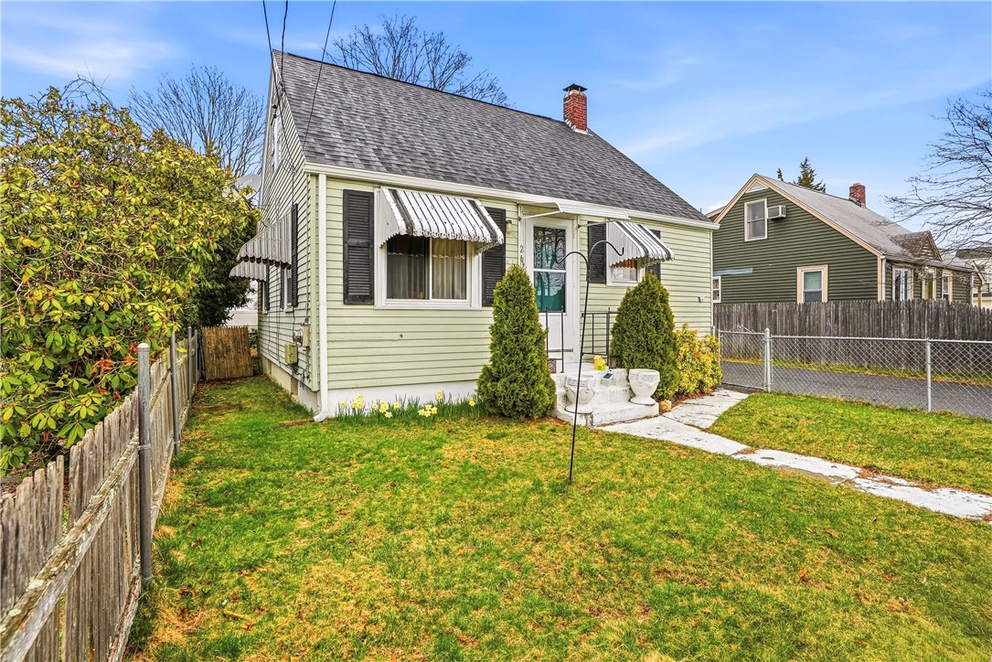 26 Pembroke Avenue Pawtucket, RI 02860 - Photo 3 of 34