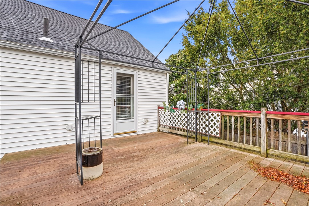26 Pembroke Avenue Pawtucket, RI 02860 - Photo 31 of 34