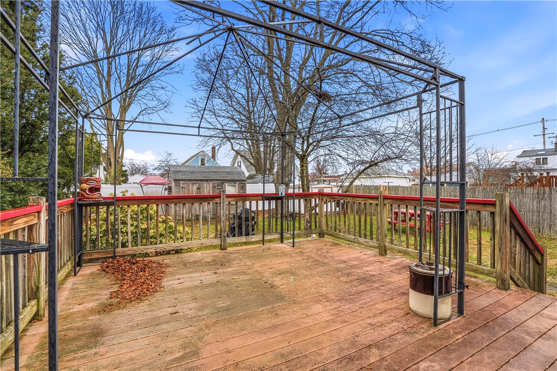 26 Pembroke Avenue Pawtucket, RI 02860 - Photo 33 of 34