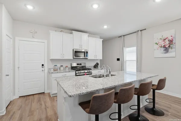 $2,200 | 827 Laurel, San Antonio, TX 78219