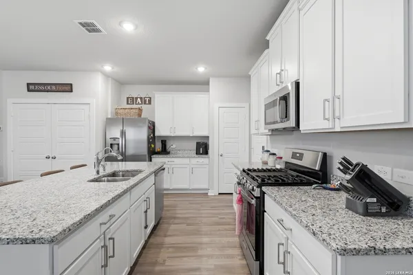 $2,200 | 827 Laurel, San Antonio, TX 78219