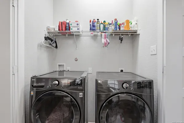 $2,200 | 827 Laurel, San Antonio, TX 78219