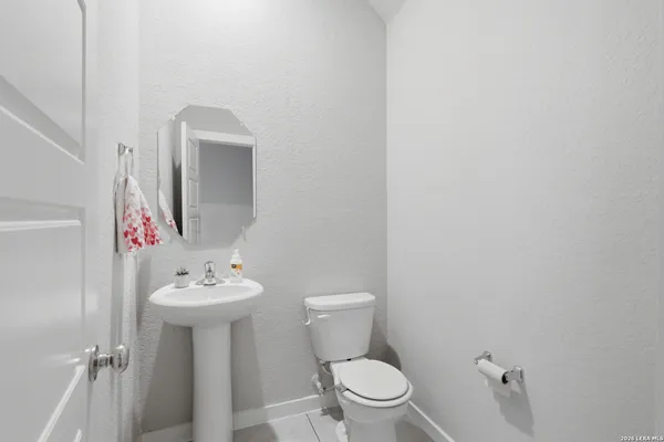 $2,200 | 827 Laurel, San Antonio, TX 78219