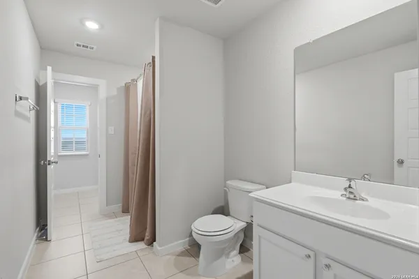 $2,200 | 827 Laurel, San Antonio, TX 78219