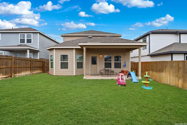 $2,200 | 827 Laurel, San Antonio, TX 78219