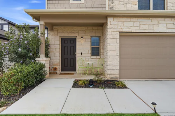 $2,200 | 827 Laurel, San Antonio, TX 78219