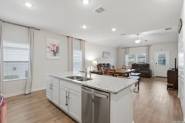 $2,200 | 827 Laurel, San Antonio, TX 78219
