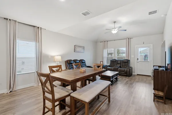 $2,200 | 827 Laurel, San Antonio, TX 78219