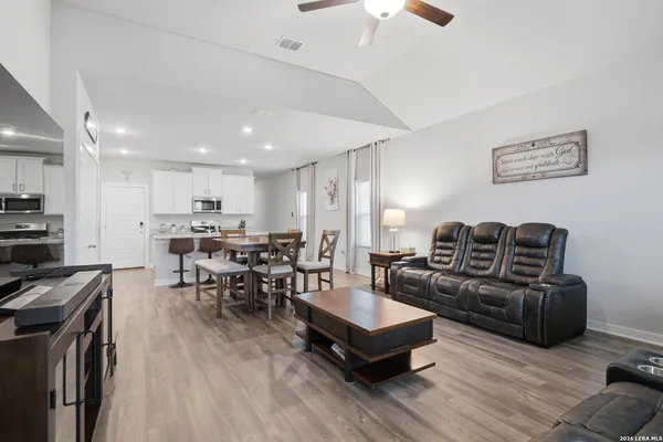 $2,200 | 827 Laurel, San Antonio, TX 78219