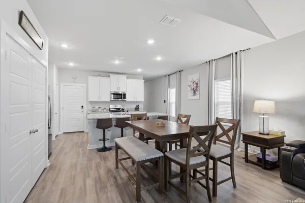 $2,200 | 827 Laurel, San Antonio, TX 78219