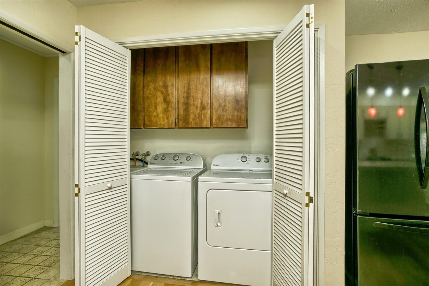 1065 Old Ferry Road Shady Cove, OR 97539 - Photo 25 of 35 Laundry
