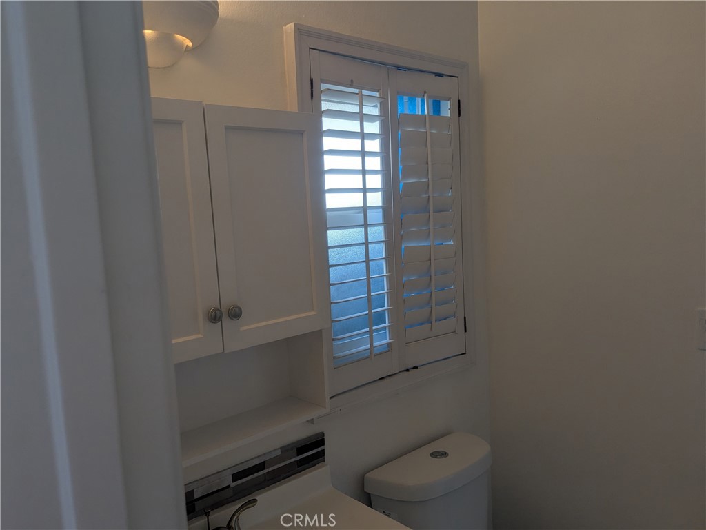202 South Agate Street Anaheim, CA 92804 - Photo 12 of 15 a bathroom with a bathtub