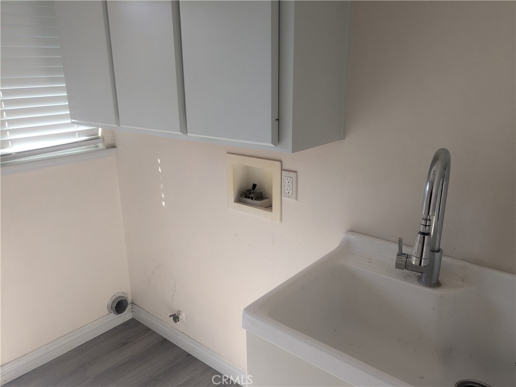 202 South Agate Street Anaheim, CA 92804 - Photo 14 of 15 a bathroom with a sink and vanity