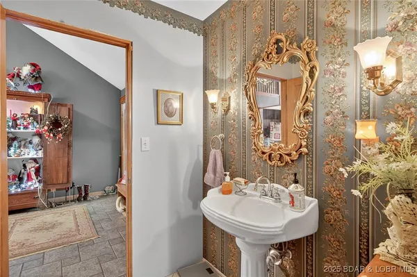 $539,950 | 21341 Dogwood Lane, Wheatland, MO 65779