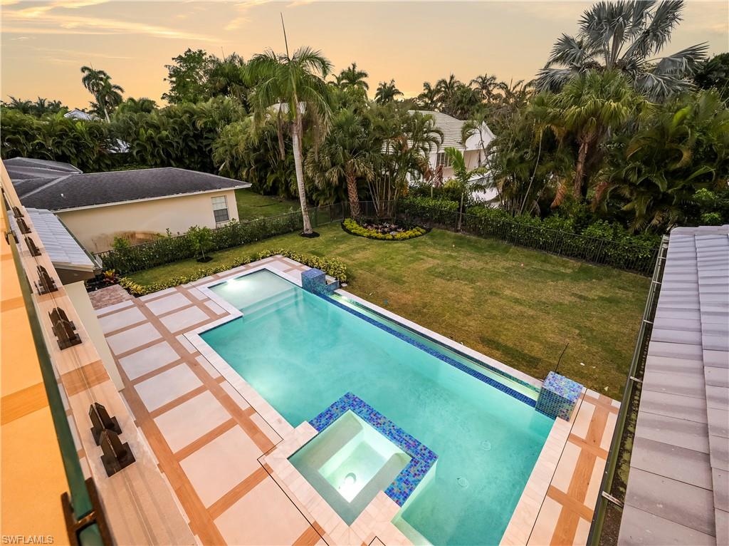 2115 Crayton Road Naples, FL 34102 - Photo 7 of 9