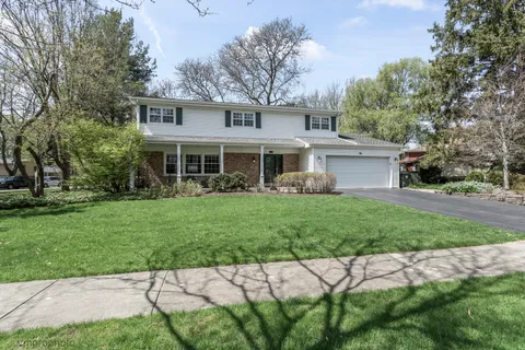 $739,900 | 901 Crestfield Avenue, Libertyville, IL 60048