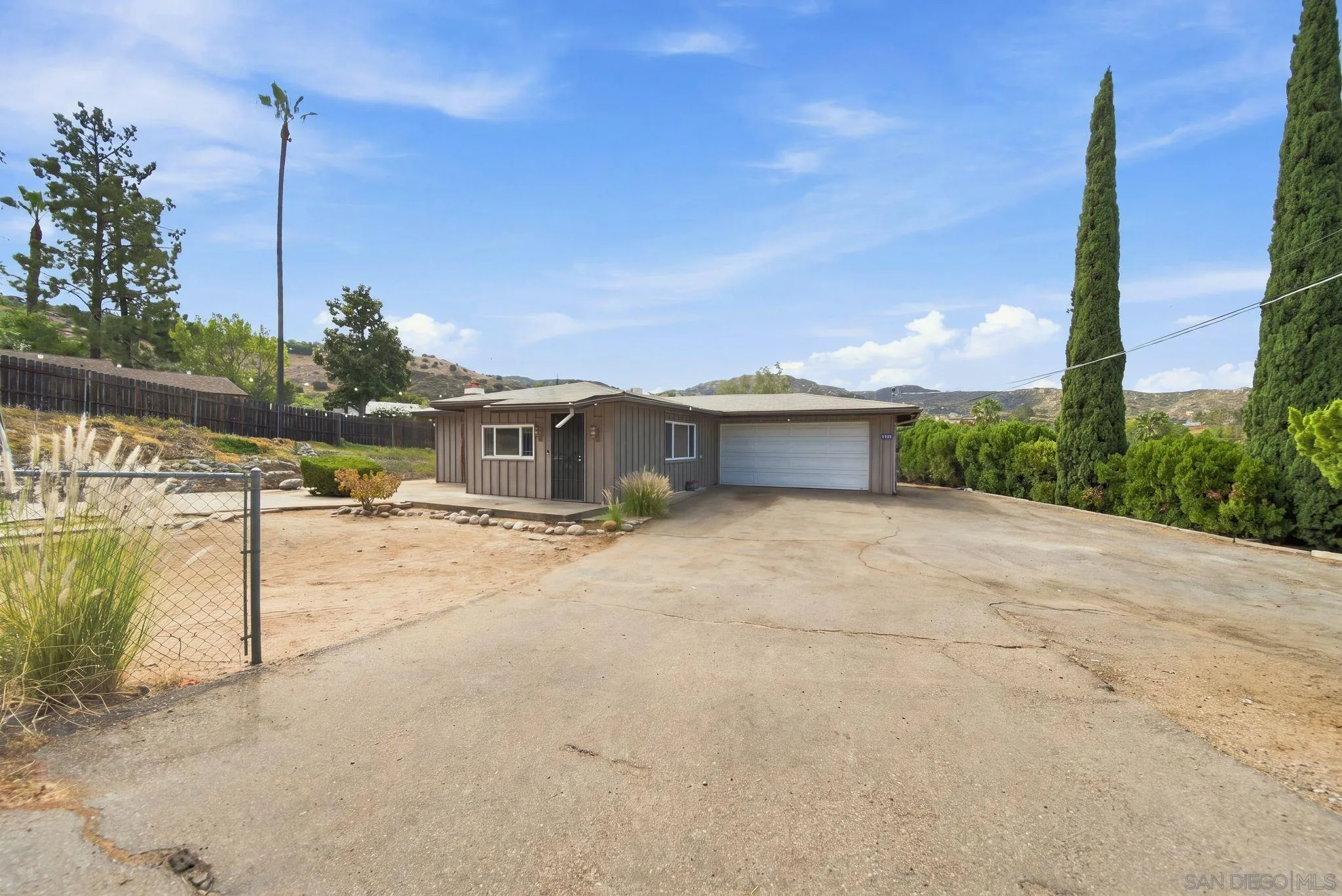 13749 Ridge Hill Road El Cajon, CA 92021 - Photo 5 of 41 Gallery Image 5