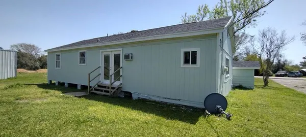 $139,999 | 122 Circle Drive, Liverpool, TX 77577