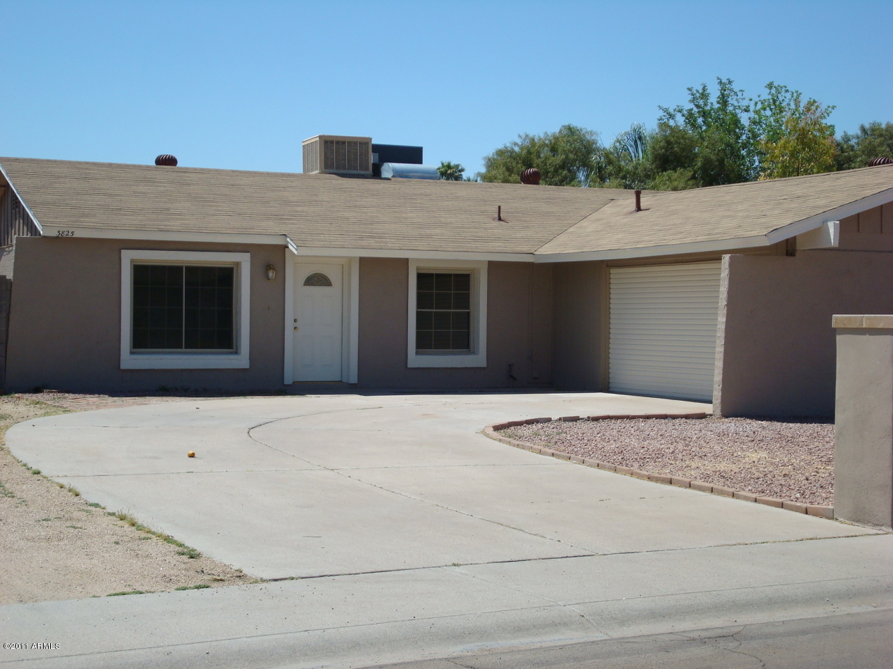 3825 West Redfield Road Phoenix, AZ 85053 - Photo 2 of 18 FRONT HOUSE
