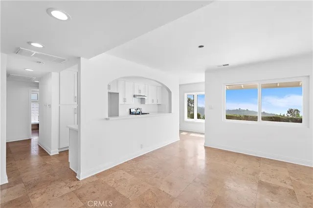 a view of a big room with closet and windows