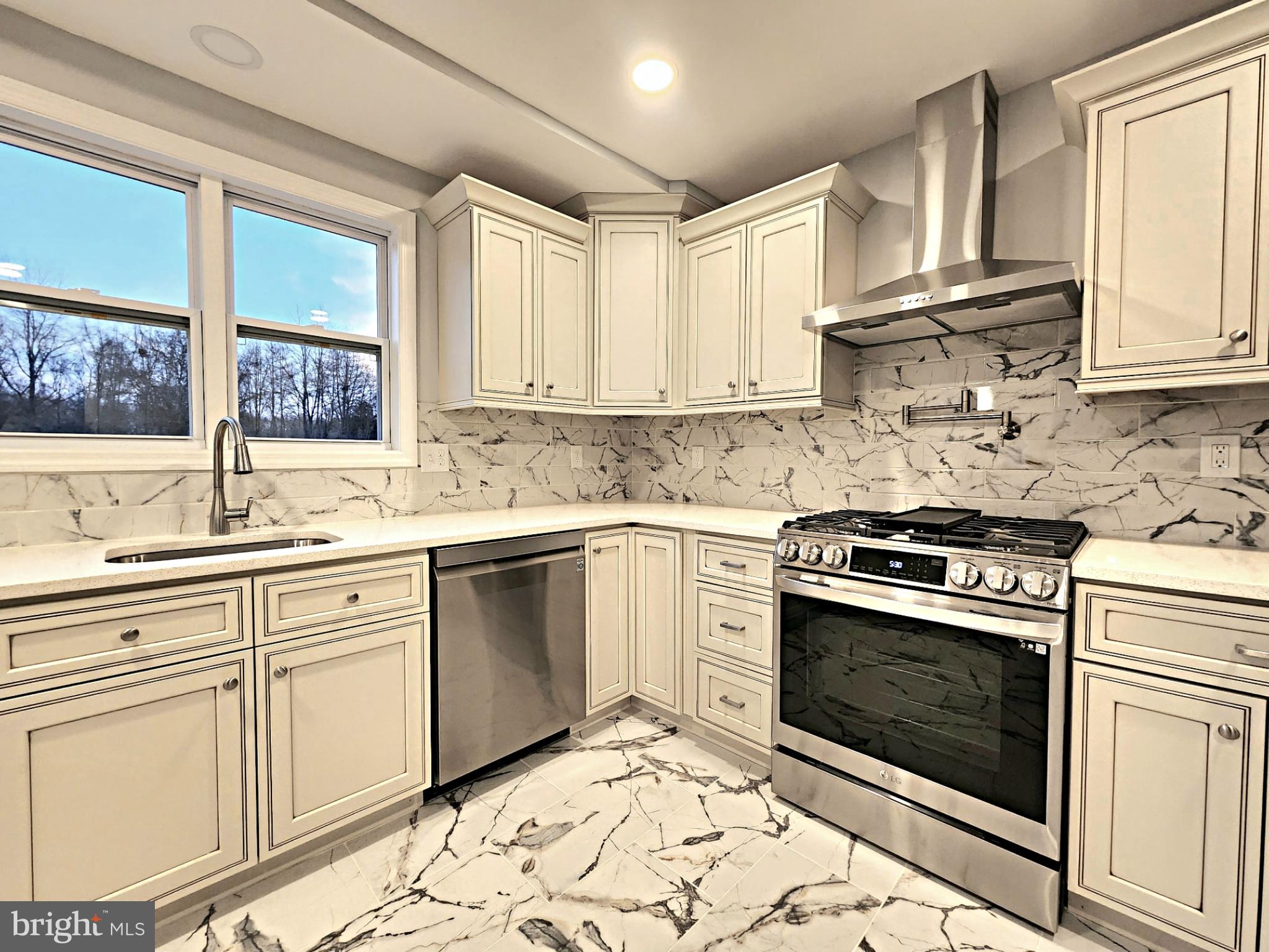 548 Jackson Road Atco, NJ 08004 - Photo 11 of 28 Kitchen w/pot filler