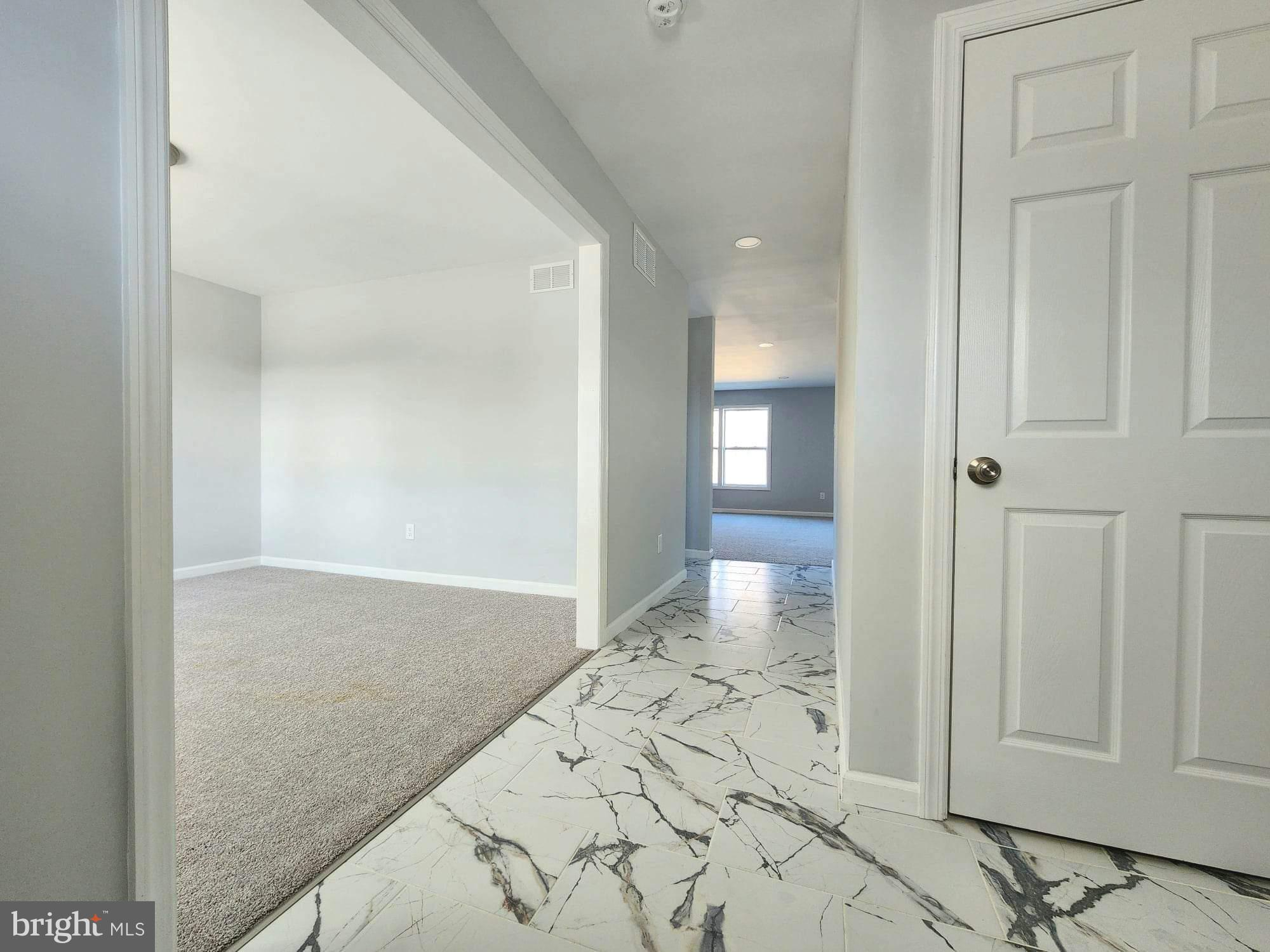 548 Jackson Road Atco, NJ 08004 - Photo 4 of 28 Entrance hall from front door