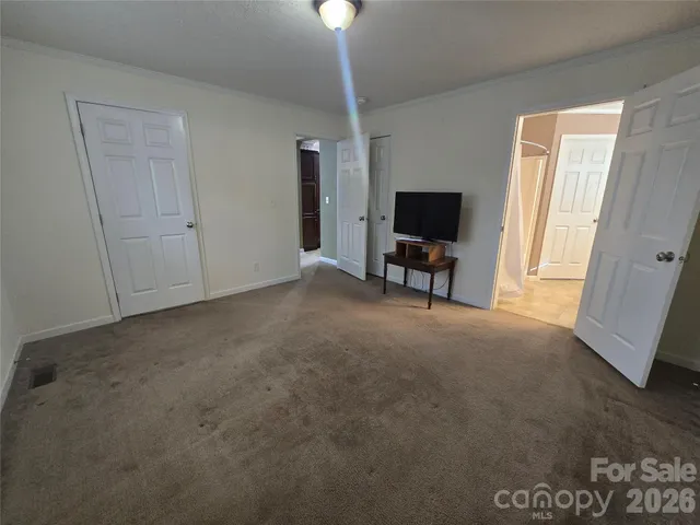 a view of a house with backyard