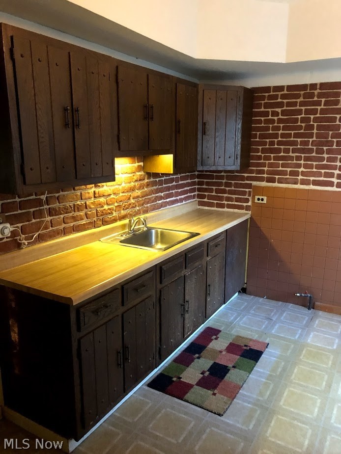 18220 Cornwall Road Cleveland, OH 44119 - Photo 9 of 22 Kitchen.